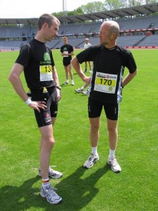 Før starten på Aarhus Marathon snakker MontBlanc tur med Hans