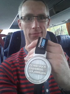 Selfie i bussen efter bad. var lige lidt skuffet her...! Men medaljen kom med hjem ;-)